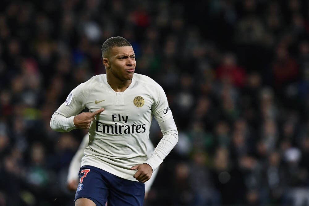 英伟达最强芯片不让买无妨！黄仁勋：中国将赢得人工智能竞赛 美国阻碍进步